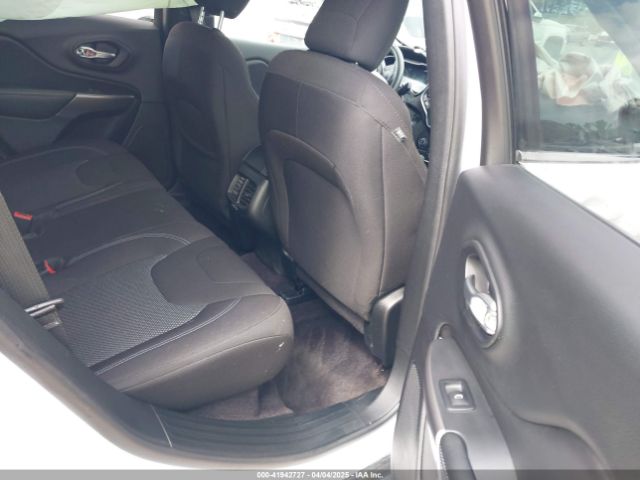 2019 JEEP CHEROKEE 1C4PJLCB4KD114833 Photo 7