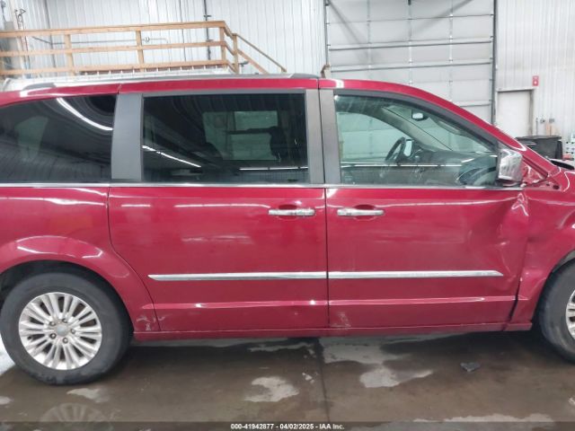 2C4RC1GG2ER453993 Chrysler Town & Country Limited