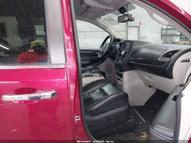 2C4RC1GG2ER453993 Chrysler Town & Country Limited