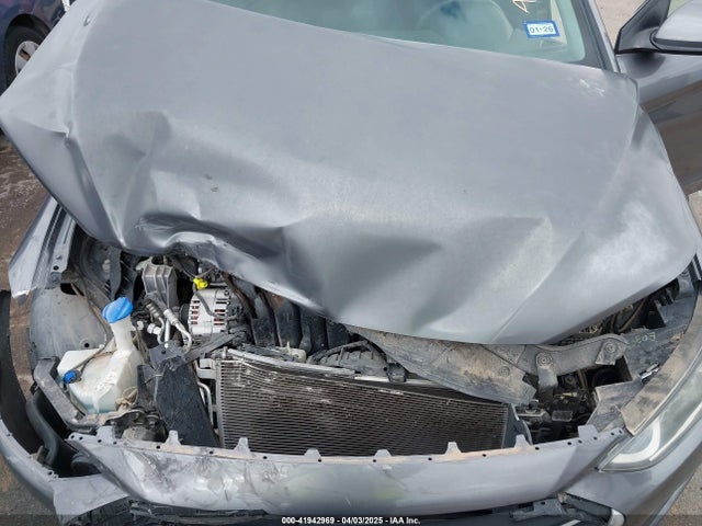 5NPD84LF6JH239753 Hyundai ELANTRA SEL