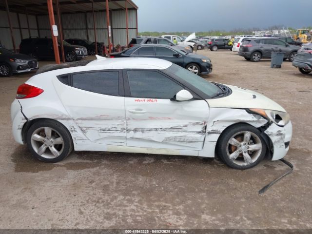 KMHTC6AD0EU194145 Hyundai Veloster Base W/black