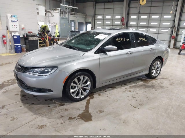 Chrysler 200 S 2015 1C3CCCDG3FN644217 Image 2