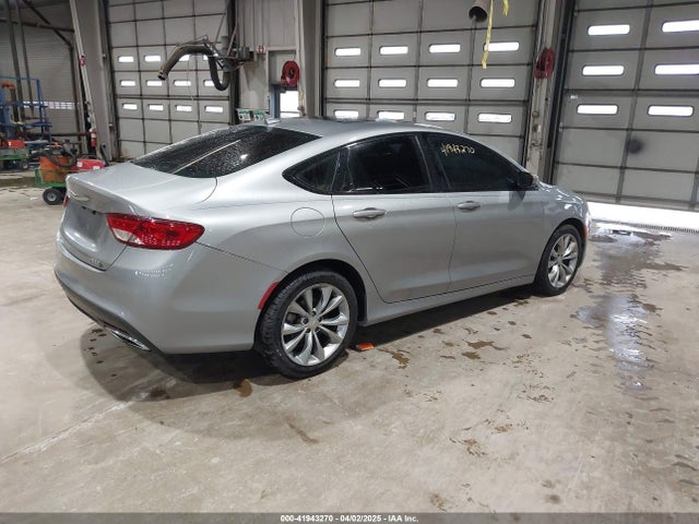 Chrysler 200 S 2015 1C3CCCDG3FN644217 Image 4