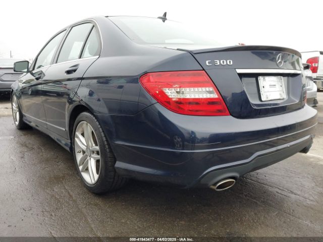 2013 MERCEDES-BENZ C 300 WDDGF8AB7DR264500 Photo 2