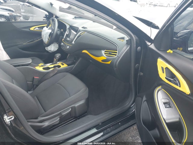 1G1ZG5ST8NF112016 Chevrolet Malibu Fwd Rs