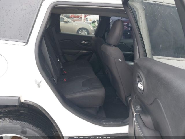 1C4PJLCB6KD366373 Jeep Cherokee Latitude