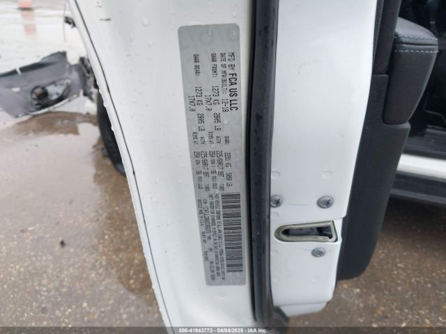 1C4PJLCB6KD366373 Jeep Cherokee Latitude