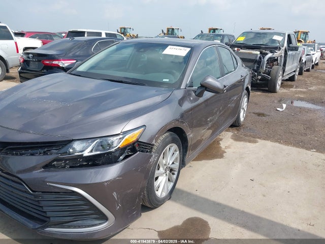 4T1C11AK8RU203977 Toyota CAMRY LE