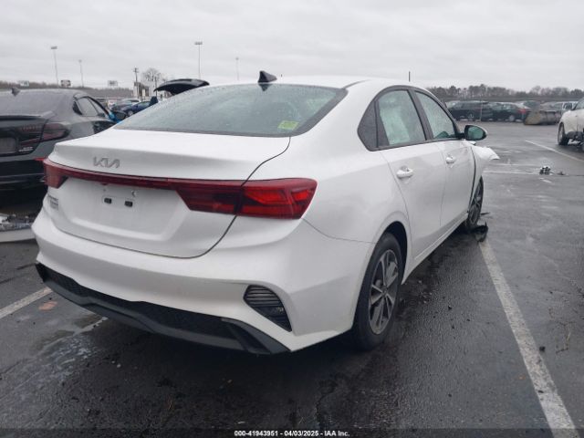 3KPF24AD0NE455376 KIA Forte Lxs