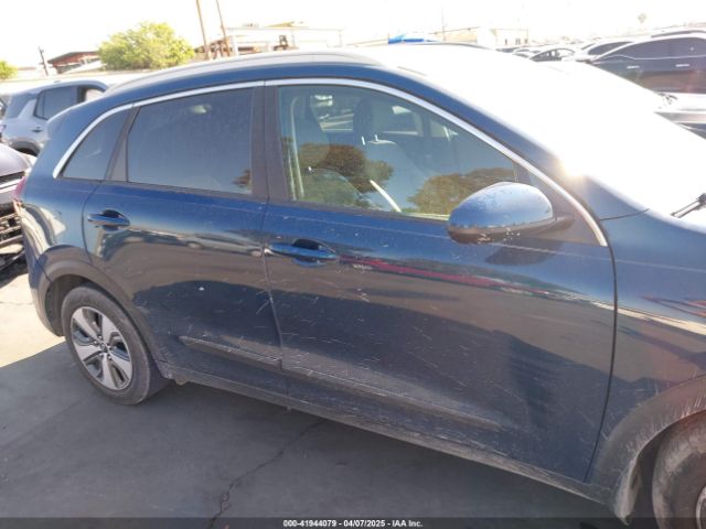 KNDCB3LC3J5204701 KIA NIRO LX