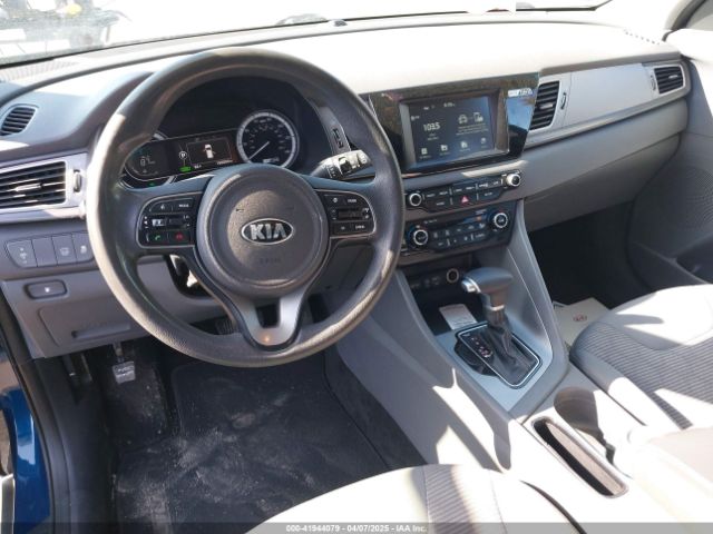 KNDCB3LC3J5204701 KIA NIRO LX