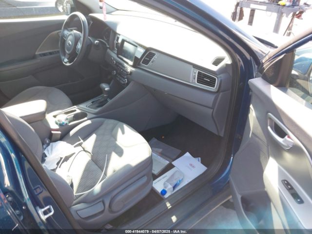 KNDCB3LC3J5204701 KIA NIRO LX