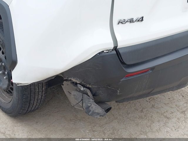2T3H1RFVXLW099305 Toyota RAV4 LE