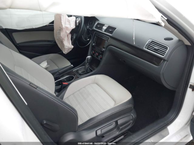1VWBT7A31EC081966 Volkswagen Passat 1.8t Sport