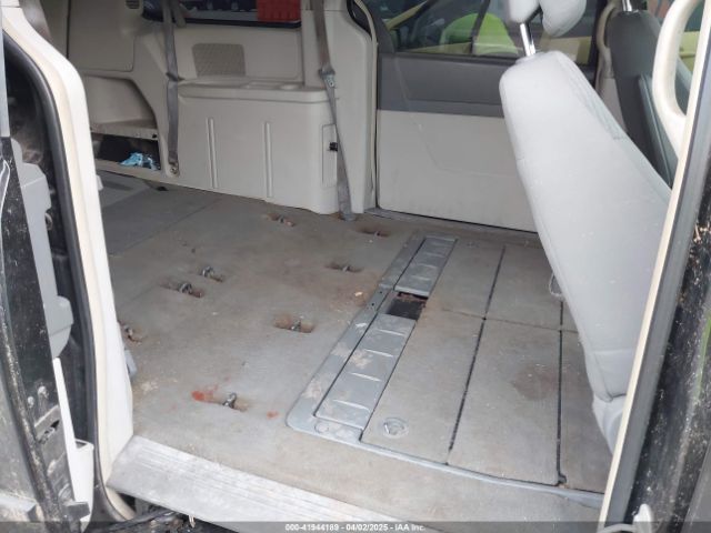 2010 CHRYSLER TOWN & COUNTRY 2A4RR4DE2AR120670 Photo 7