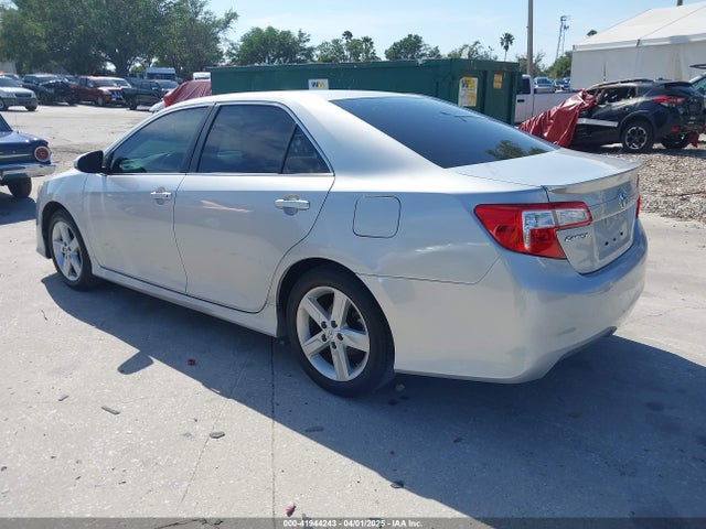 4T1BF1FK3EU344875 Toyota CAMRY SE