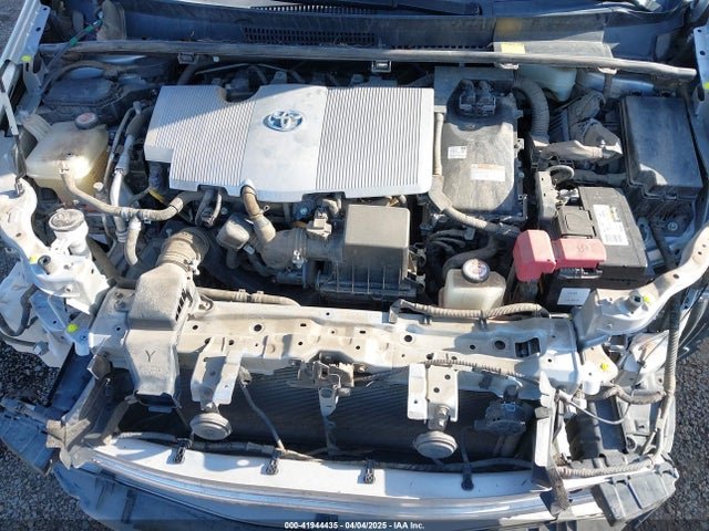 JTDKBRFUXJ3070977 Toyota Prius Two