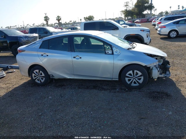 JTDKBRFUXJ3070977 Toyota Prius Two
