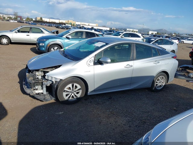 JTDKBRFUXJ3070977 Toyota Prius Two