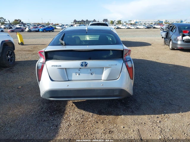 JTDKBRFUXJ3070977 Toyota Prius Two