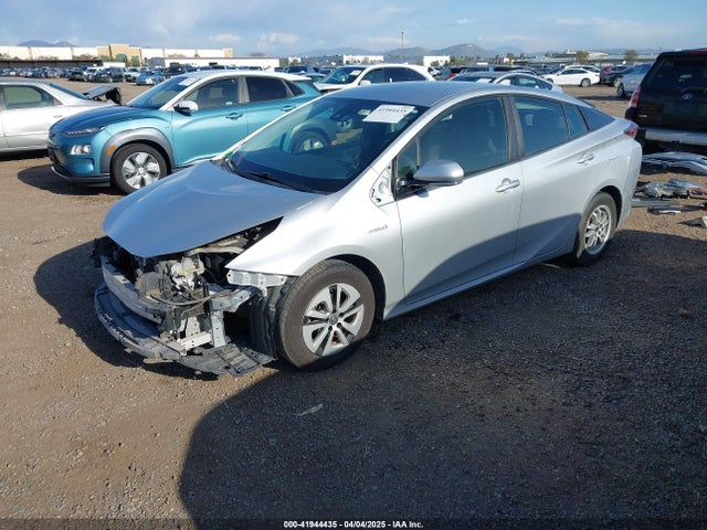 JTDKBRFUXJ3070977 Toyota Prius Two