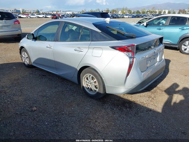 JTDKBRFUXJ3070977 Toyota Prius Two