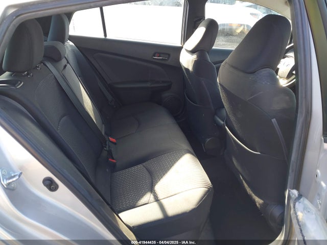JTDKBRFUXJ3070977 Toyota Prius Two