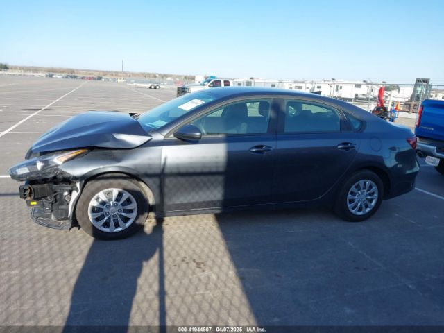 3KPF24AD3RE753085 KIA FORTE LX
