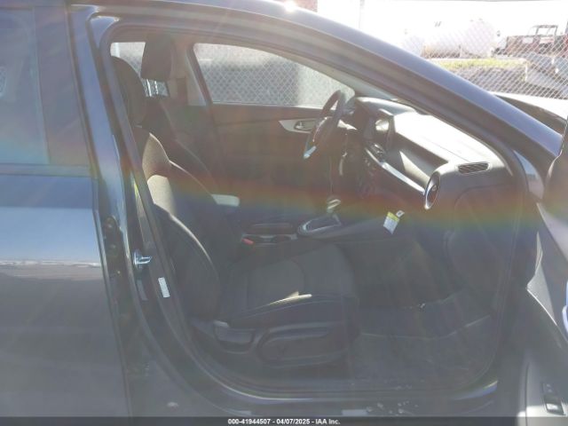 3KPF24AD3RE753085 KIA FORTE LX