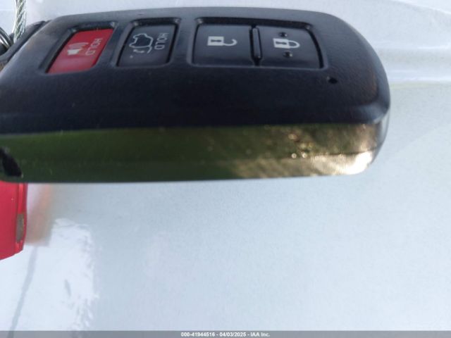 2T3JFREV0JW764665 Toyota RAV4 SE