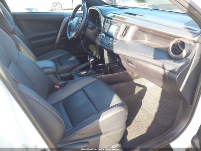 2T3JFREV0JW764665 Toyota RAV4 SE