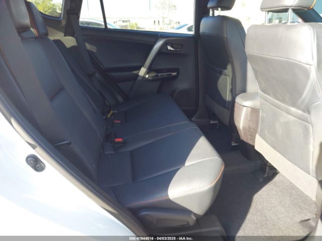 2T3JFREV0JW764665 Toyota RAV4 SE