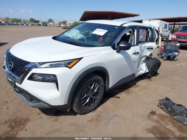 5N1BT3AA4PC889365 Nissan Rogue S Fwd
