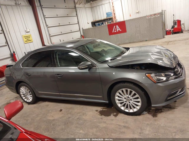 1VWBT7A38HC054123 Volkswagen Passat 1.8t Se