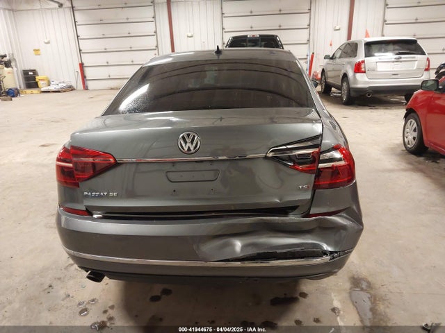 1VWBT7A38HC054123 Volkswagen Passat 1.8t Se