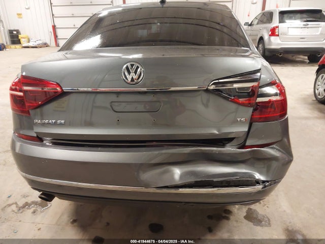 1VWBT7A38HC054123 Volkswagen Passat 1.8t Se