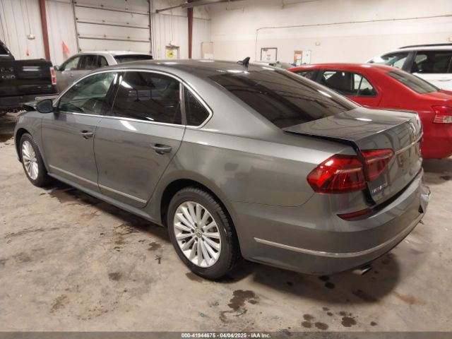 2017 VOLKSWAGEN PASSAT 1VWBT7A38HC054123 Photo 2