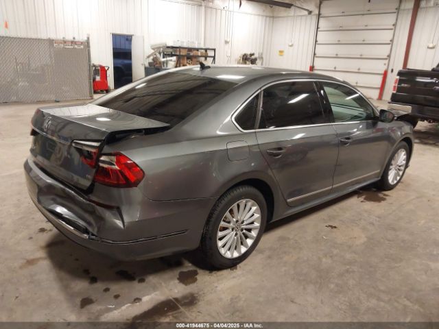2017 VOLKSWAGEN PASSAT 1VWBT7A38HC054123 Photo 3