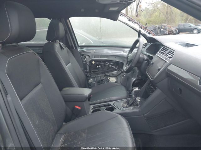 3VVCB7AX7PM139112 Volkswagen Tiguan 2.0t Se R-line Black