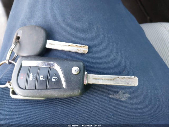 JTDEPMAE8MJ151560 Toyota COROLLA LE