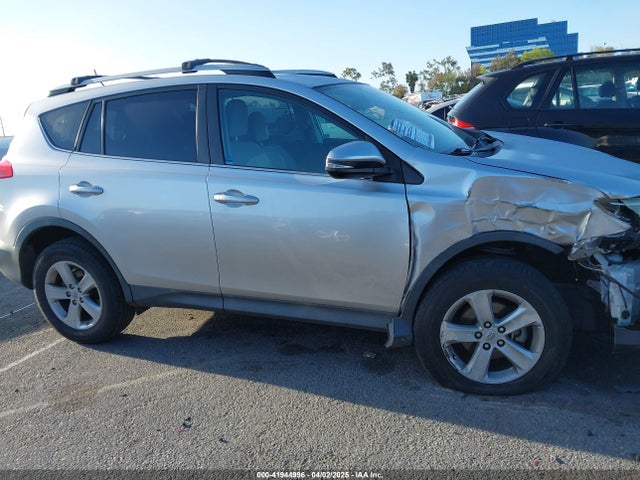 2T3WFREV2EW124632 Toyota Rav4 Xle