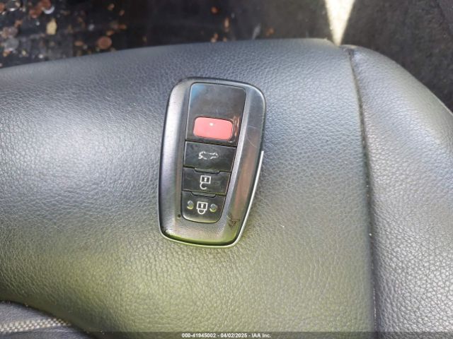 4T1B11HK0JU014813 Toyota CAMRY SE