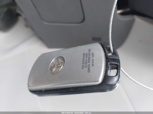 5TDYK3DC9FS659350 Toyota Sienna Xle 8 Passenger