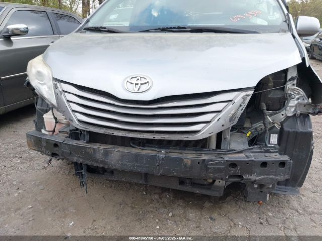 5TDYK3DC9FS659350 Toyota Sienna Xle 8 Passenger