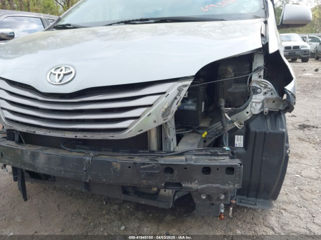 5TDYK3DC9FS659350 Toyota Sienna Xle 8 Passenger