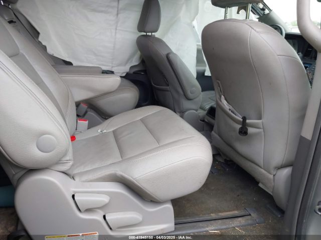 5TDYK3DC9FS659350 Toyota Sienna Xle 8 Passenger