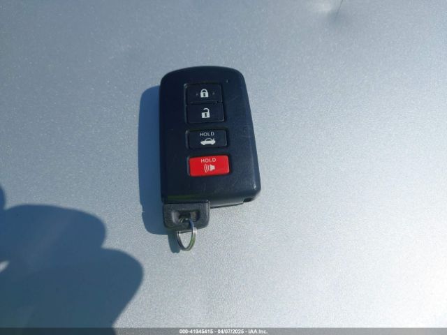 2T1BURHE5JC078864 Toyota COROLLA SE