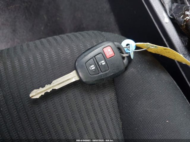 JTMBFREV2HJ151363 Toyota RAV4 LE