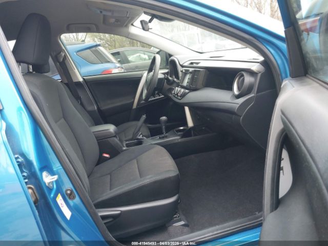 JTMBFREV2HJ151363 Toyota RAV4 LE