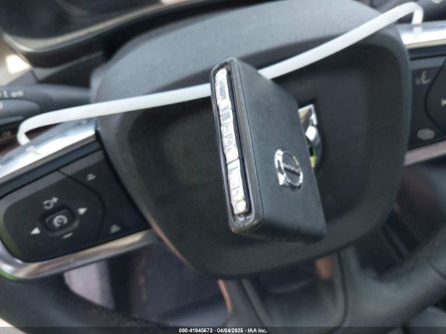 YV4L12UW1P2049935 Volvo Xc40 B5 Plus Dark Theme